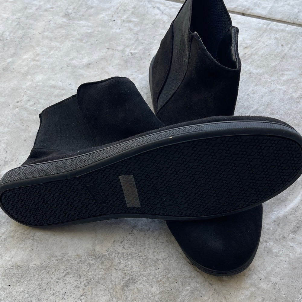 Rouge Helium Elegant Black Ankle Boots - Picture 3 of 3